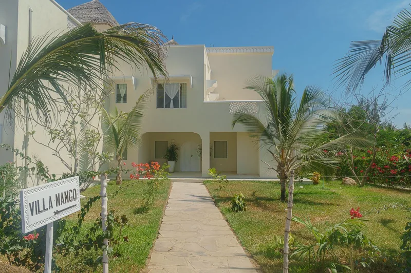 Villa Mango: exterior with garden path and the Villa Mango gate sign