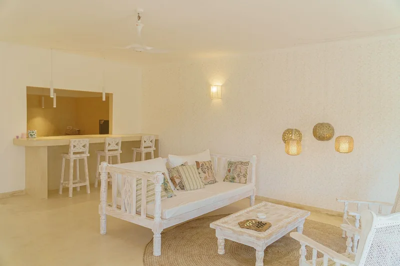 Villa Shanti's white lounge with a kitchen counter and bar stools